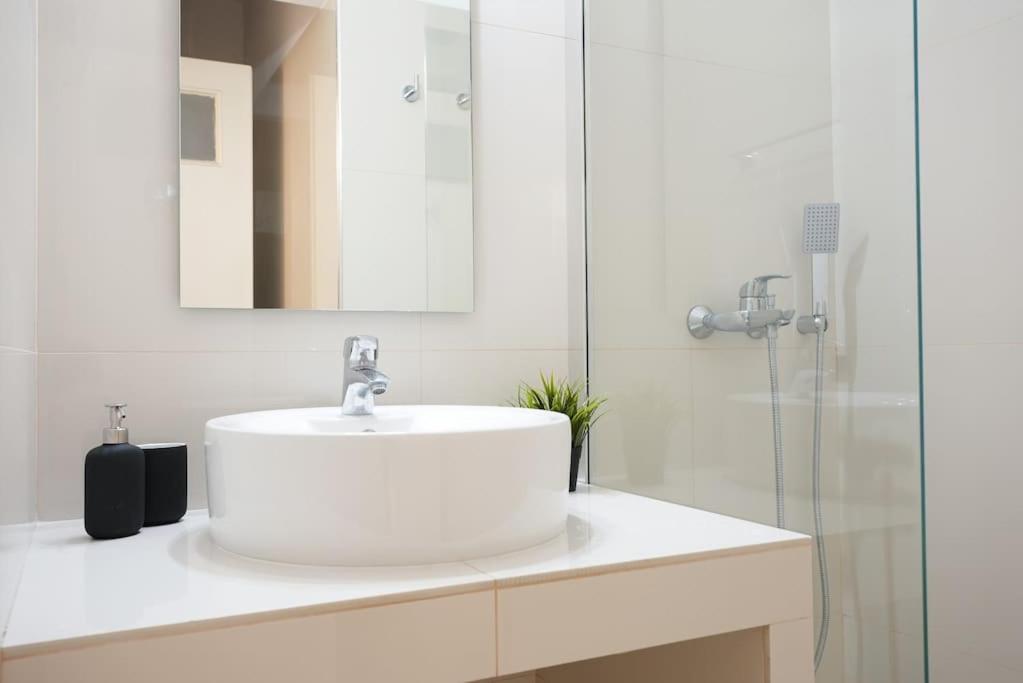 Syntagma Square, 70Sqm Pentelis Sunny Apartment Athen Exterior foto